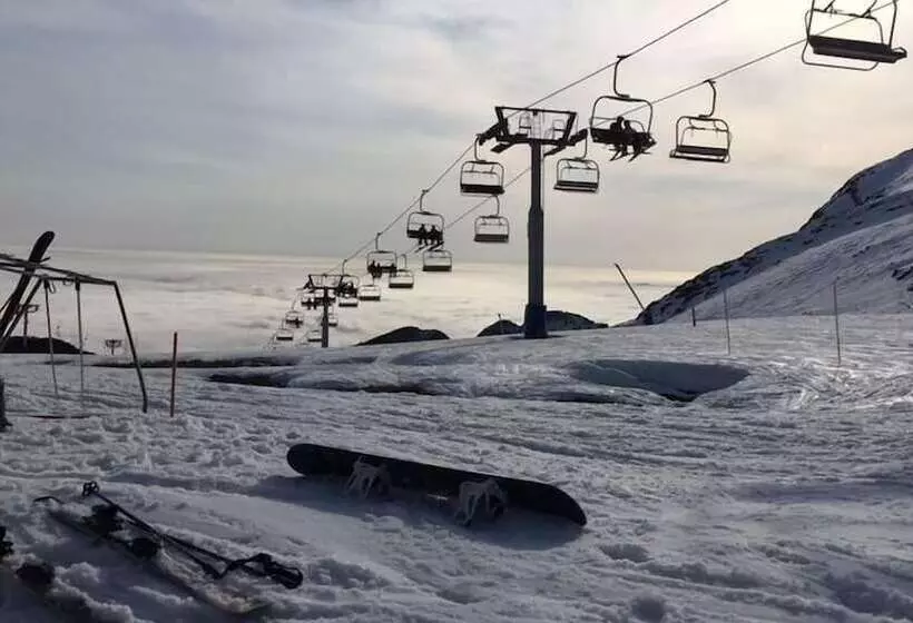 הוסטל Amber Lodge Mt Buller