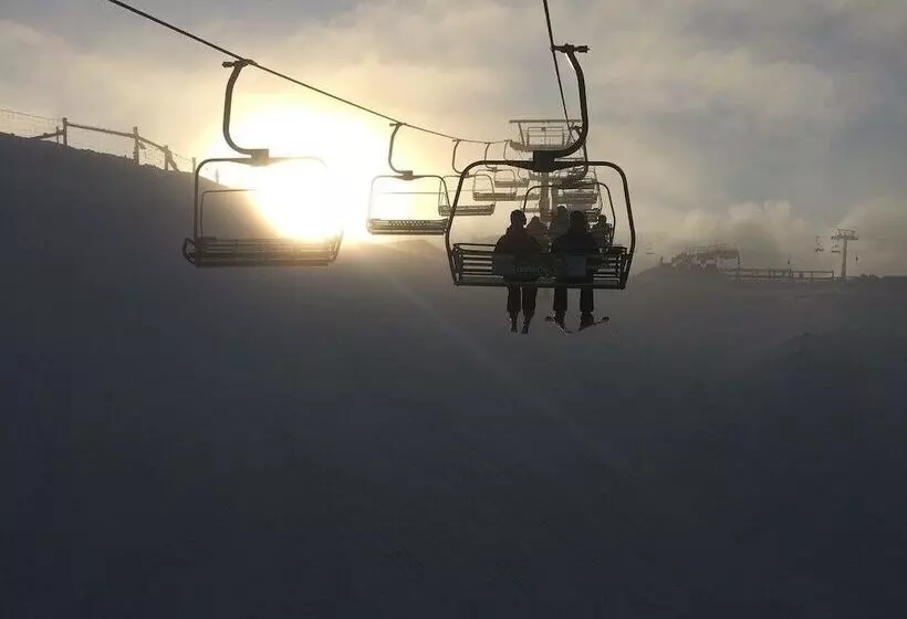 הוסטל Amber Lodge Mt Buller