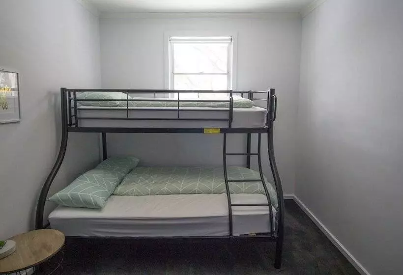 הוסטל Amber Lodge Mt Buller