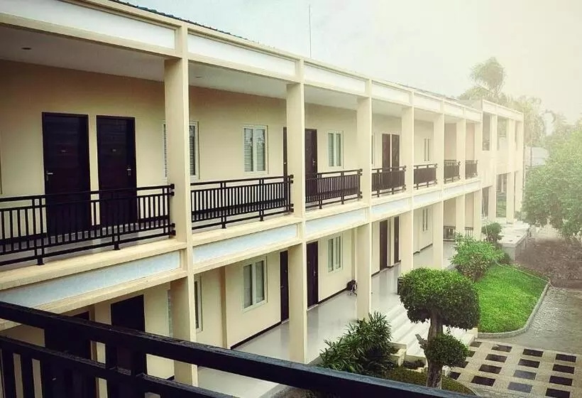 هتل Amazing Beach Resort Palu