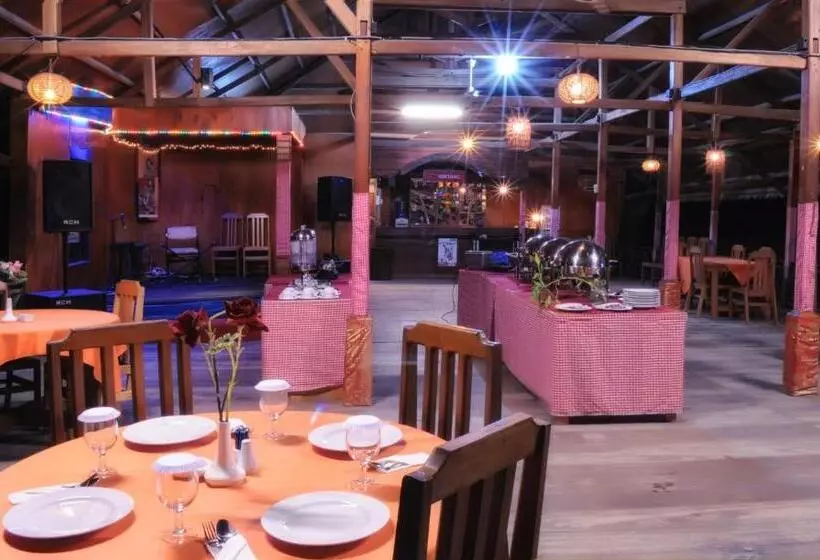 هتل Amazing Beach Resort Palu