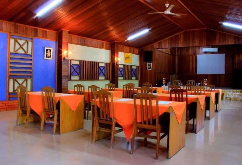 هتل Amazing Beach Resort Palu