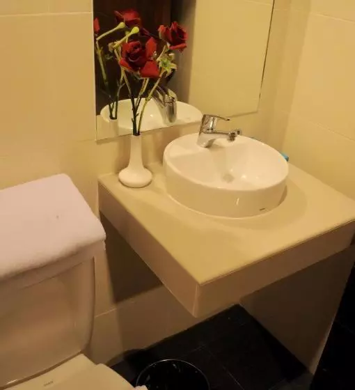 هتل Amazing Beach Resort Palu