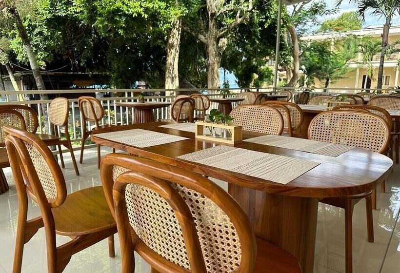 هتل Amazing Beach Resort Palu