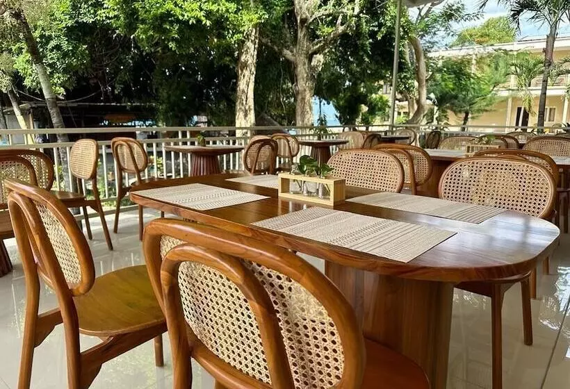 هتل Amazing Beach Resort Palu