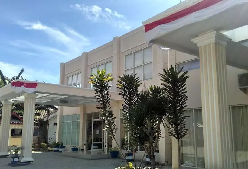 هتل Amazing Beach Resort Palu