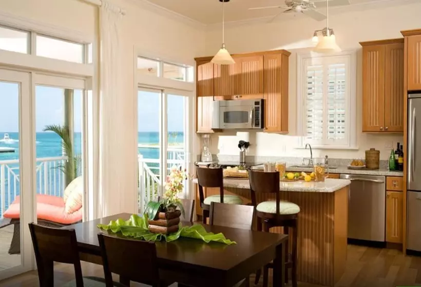 هتل Cape Eleuthera Resort & Marina