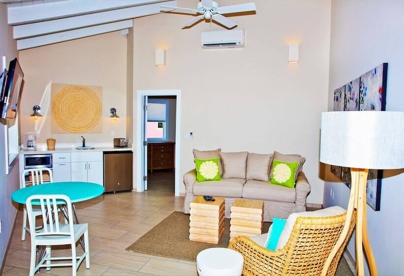 هتل Cape Eleuthera Resort & Marina