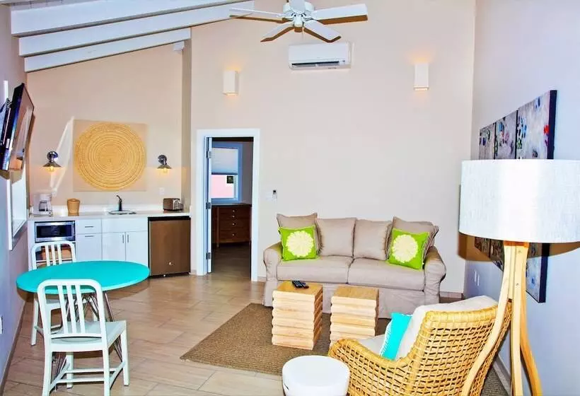 هتل Cape Eleuthera Resort & Marina