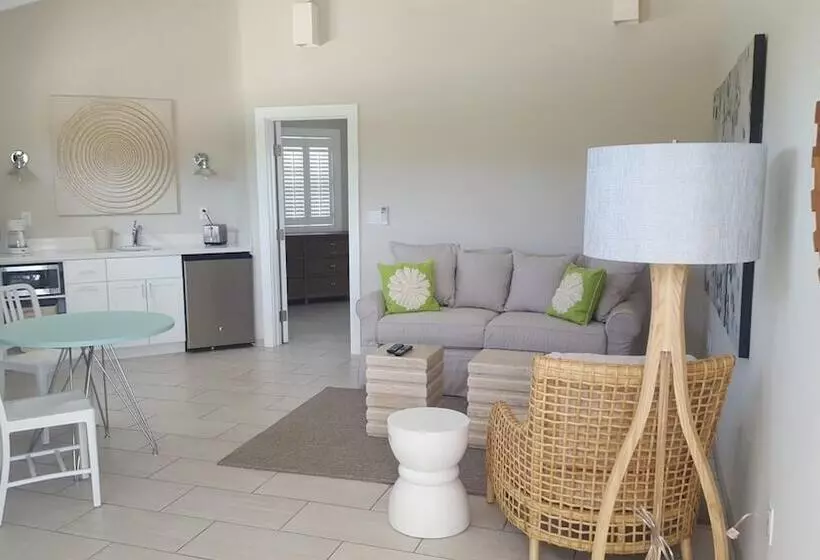 هتل Cape Eleuthera Resort & Marina