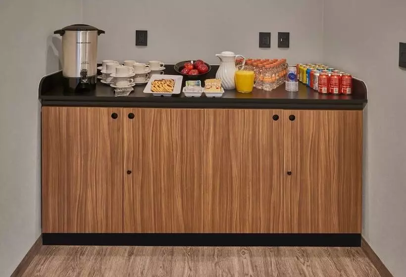 בית מלון כפרי City Express Plus By Marriott Guadalajara Palomar