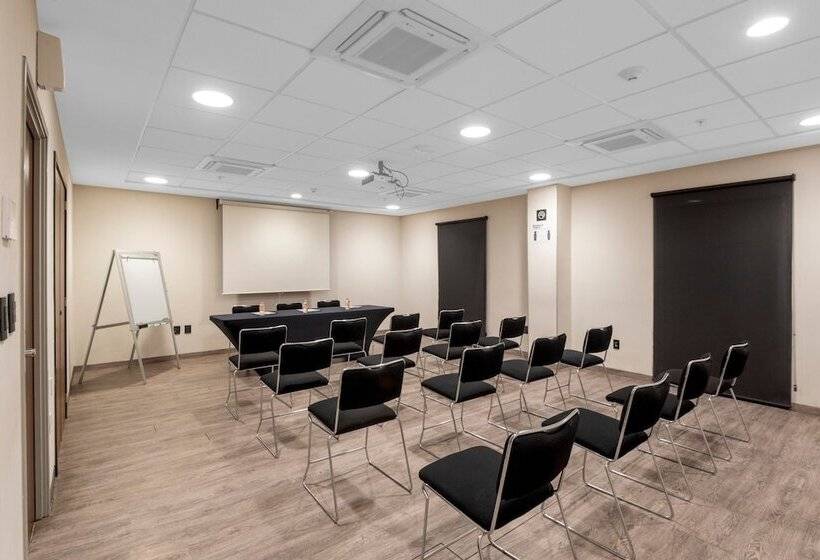 فندق City Express Plus By Marriott Guadalajara Palomar