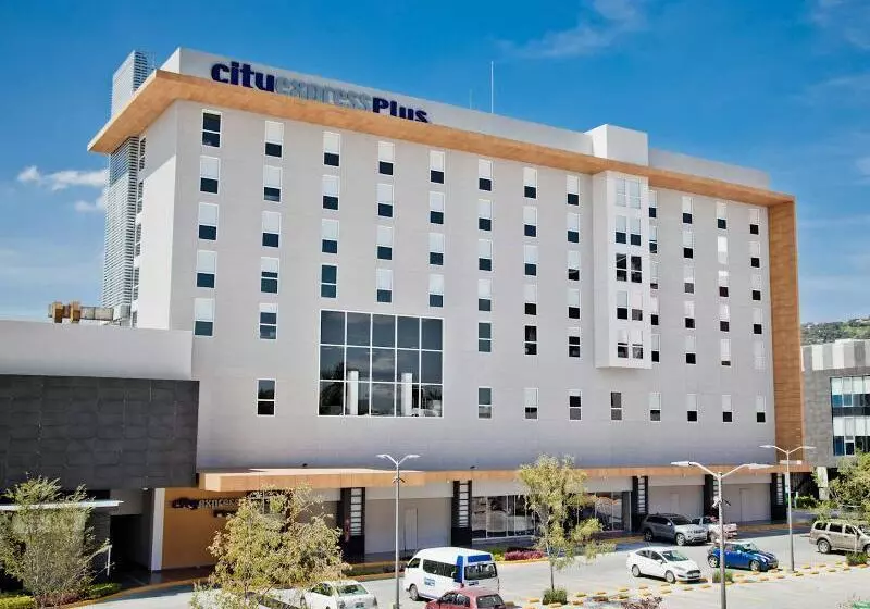 בית מלון כפרי City Express Plus By Marriott Guadalajara Palomar