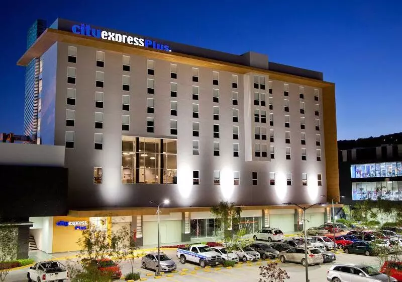 בית מלון כפרי City Express Plus By Marriott Guadalajara Palomar