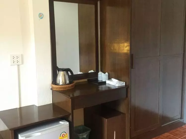 Отель Hana Lanta Resort