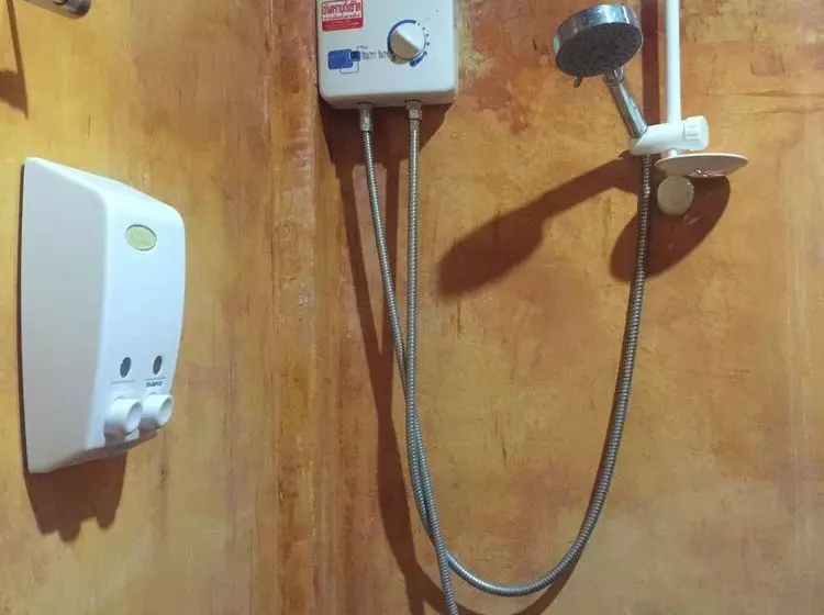 Отель Hana Lanta Resort