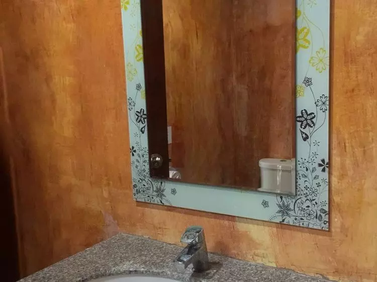 Отель Hana Lanta Resort