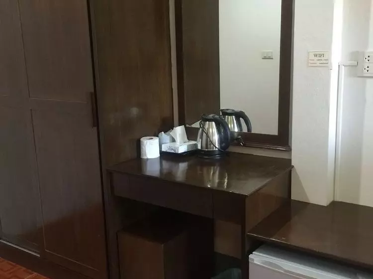 Отель Hana Lanta Resort