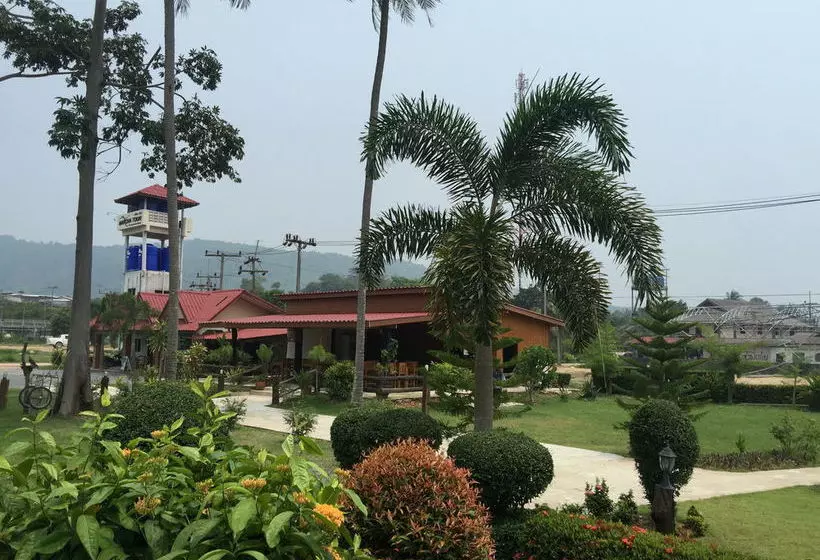 Отель Hana Lanta Resort