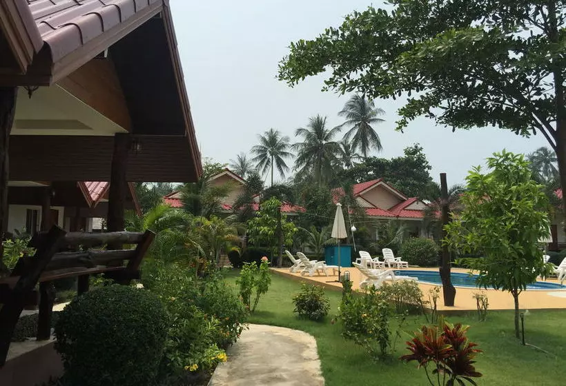 Отель Hana Lanta Resort