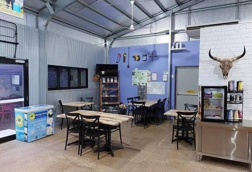 בית מלון כפרי Litchfield Tourist Park