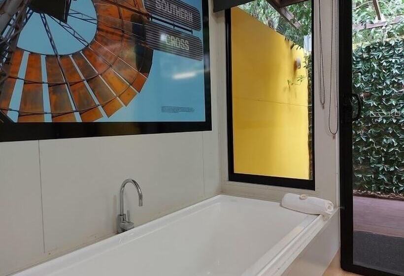 בית מלון כפרי Litchfield Tourist Park