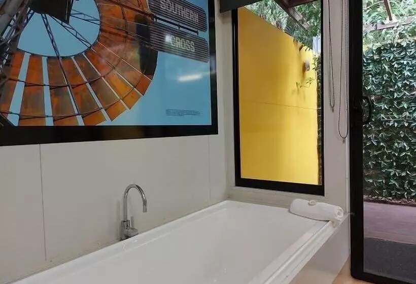 בית מלון כפרי Litchfield Tourist Park