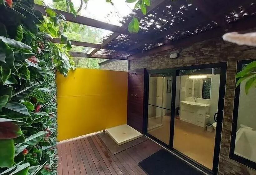 בית מלון כפרי Litchfield Tourist Park