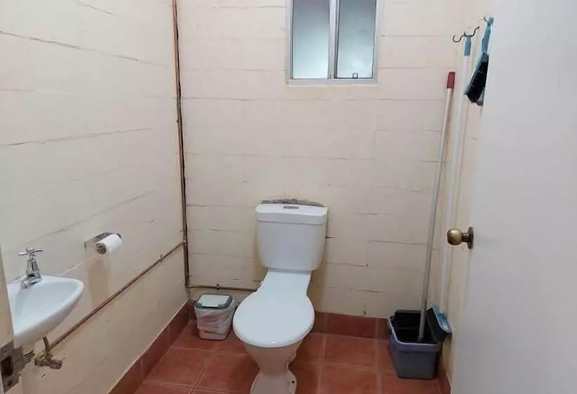 בית מלון כפרי Litchfield Tourist Park