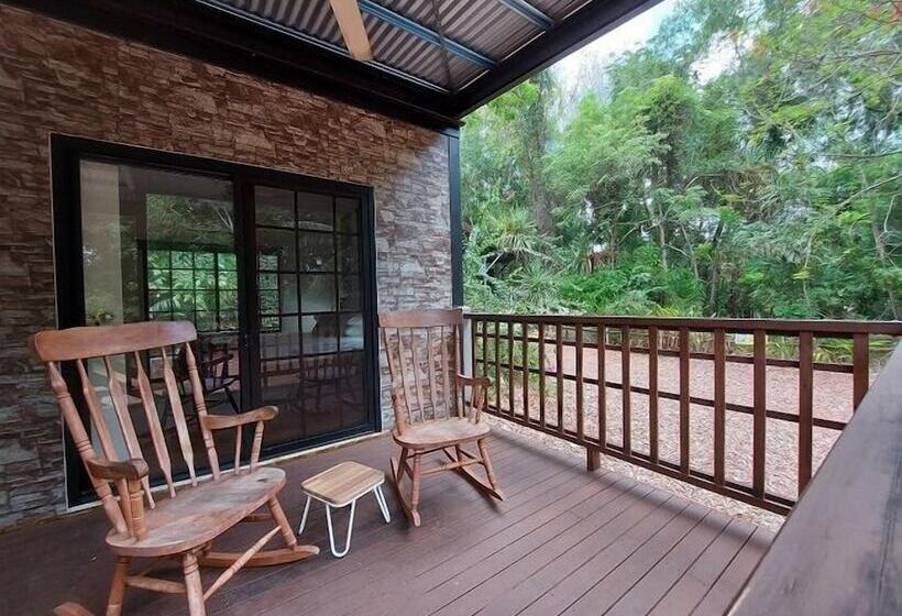 בית מלון כפרי Litchfield Tourist Park