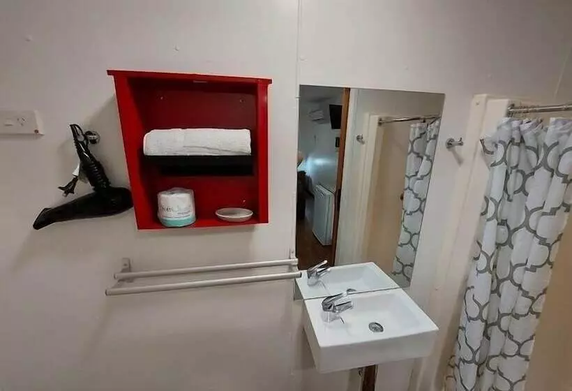 בית מלון כפרי Litchfield Tourist Park