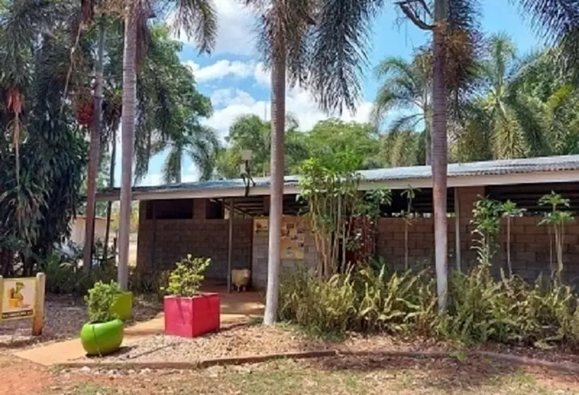 בית מלון כפרי Litchfield Tourist Park