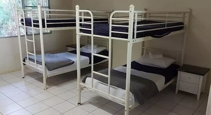 בית מלון כפרי Litchfield Tourist Park