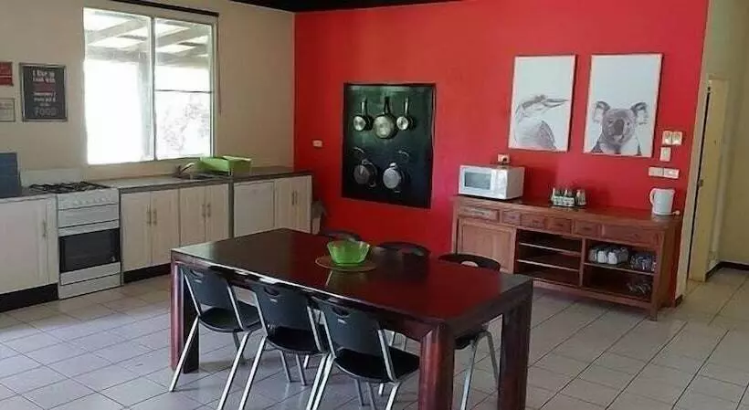 בית מלון כפרי Litchfield Tourist Park