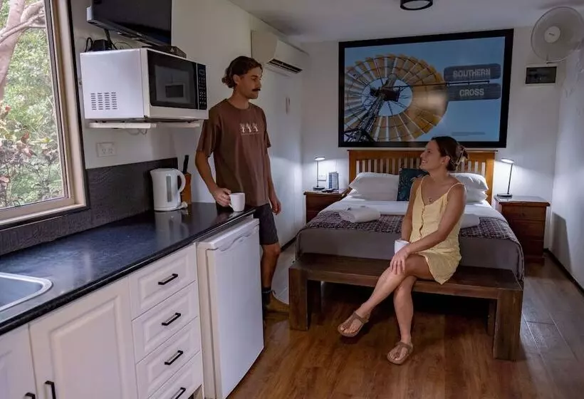 בית מלון כפרי Litchfield Tourist Park