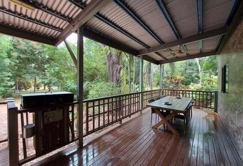 בית מלון כפרי Litchfield Tourist Park