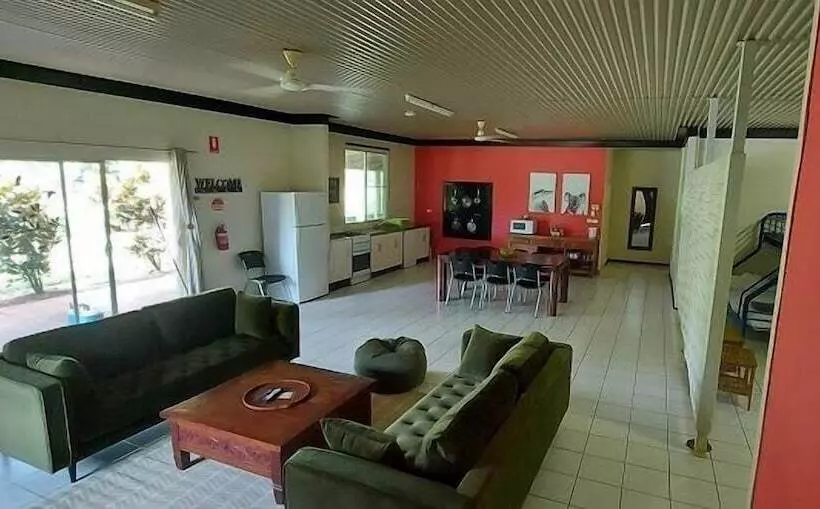 בית מלון כפרי Litchfield Tourist Park