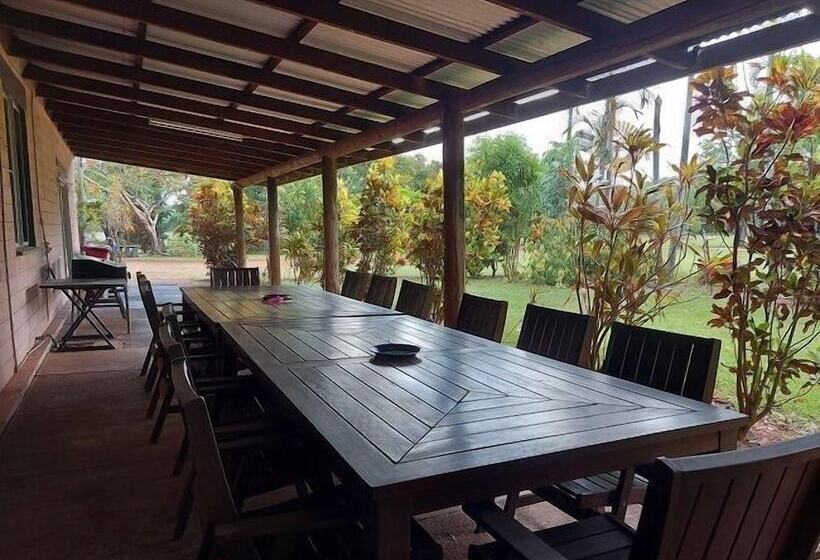 בית מלון כפרי Litchfield Tourist Park