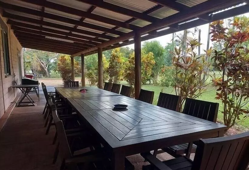 בית מלון כפרי Litchfield Tourist Park