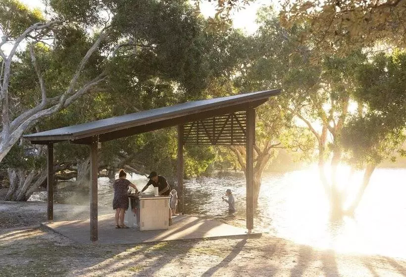 Отель Reflections Lennox Head Holiday Park