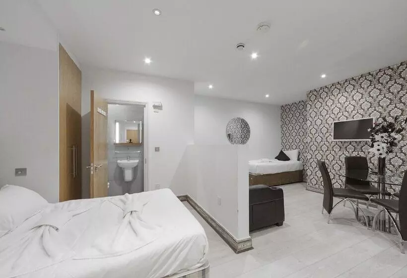 Hyde Park Superior Apartments