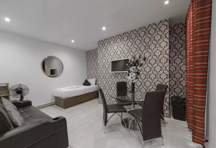 Hyde Park Superior Apartments