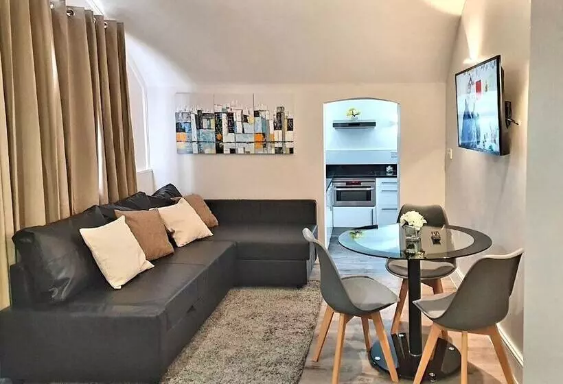 Hyde Park Superior Apartments