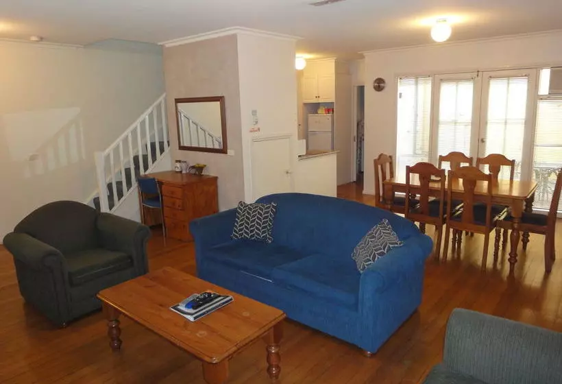 Townhouse At Moonee Ponds 4km To Cbd