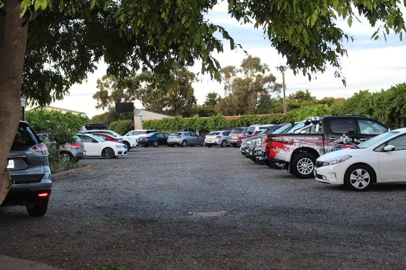 מוטל Cobram Colonial Motor Inn