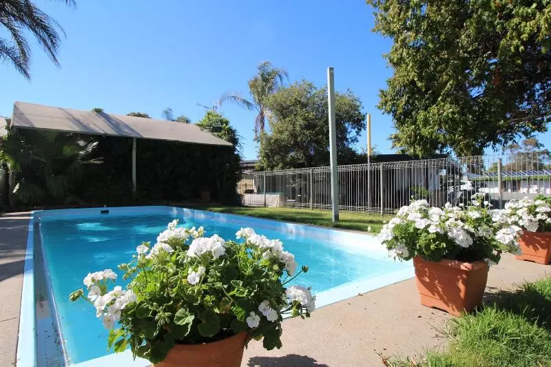 מוטל Cobram Colonial Motor Inn