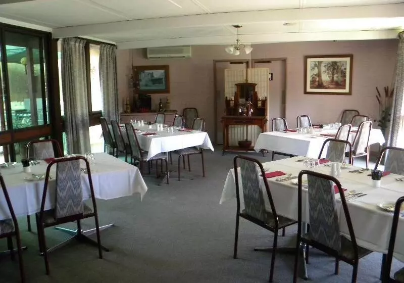 מוטל Cobram Colonial Motor Inn