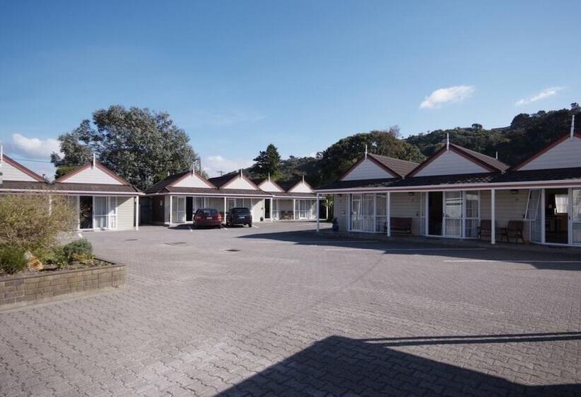 فندق على الطريق Settlers Motor Lodge