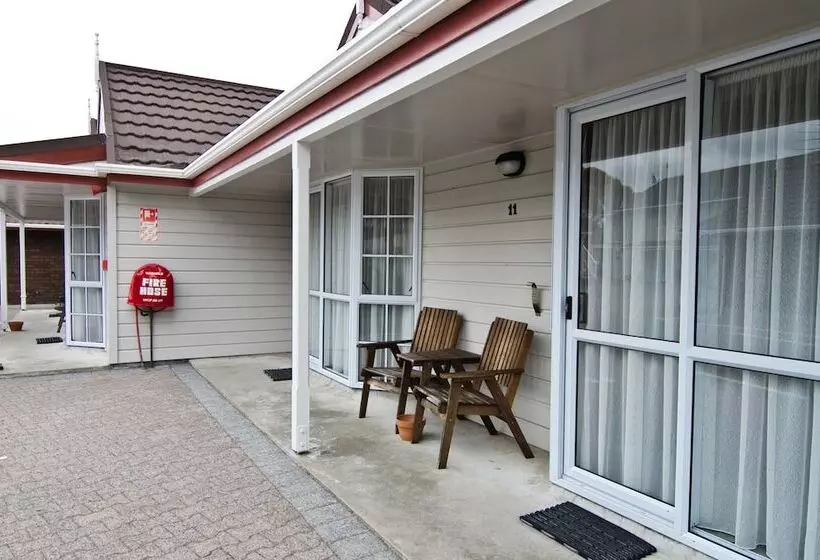 فندق على الطريق Settlers Motor Lodge