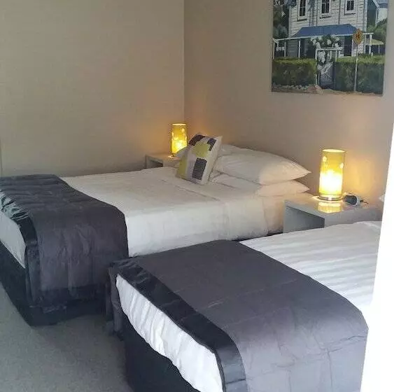 فندق على الطريق Settlers Motor Lodge